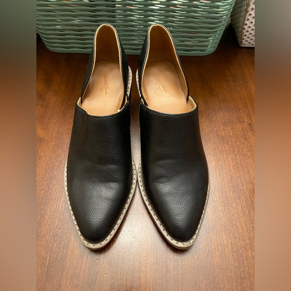 Universal Thread Cut Out Booties - Picture 4 of 6